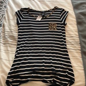 Stripped Tee with cheetah print pocket